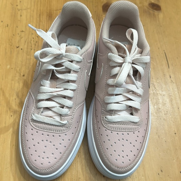 Never worn Nike pink leather shoes - Picture 2 of 4